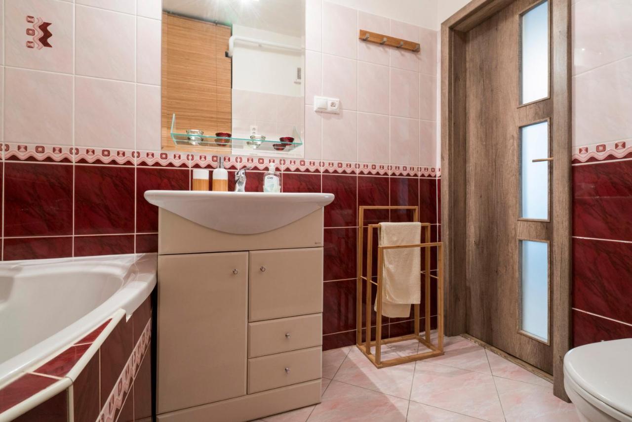 Stylish Centrally Located 1Br Apartment With Parking براتسيلافا المظهر الخارجي الصورة